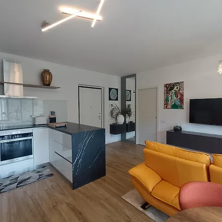 N 5 Luxury - Jacuzzi & Private Terrace * Como