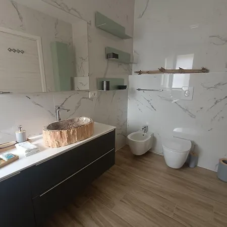 N 5 Luxury - Jacuzzi & Private Terrace Como