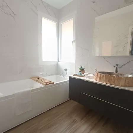 Apartamento N 5 Luxury - Jacuzzi & Private Terrace